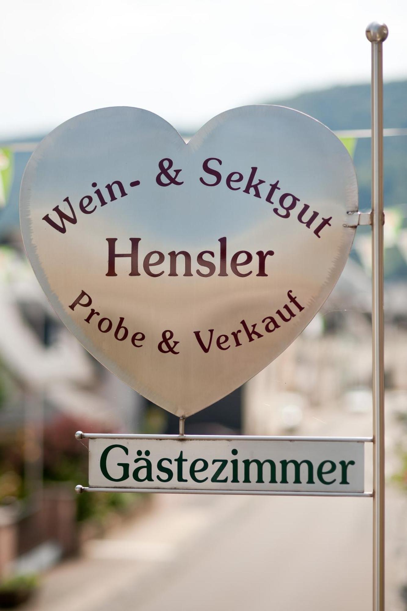 Wein- Und Sektgut Markus Hensler Briedel Exterior photo